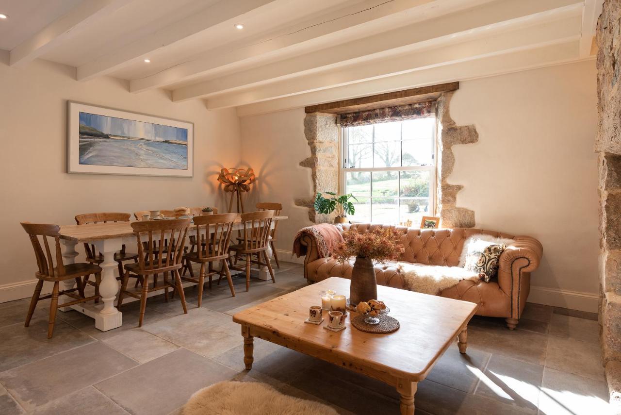 Trevidgeowe Farmhouse Bed & Breakfast โบดมิน ภายนอก รูปภาพ